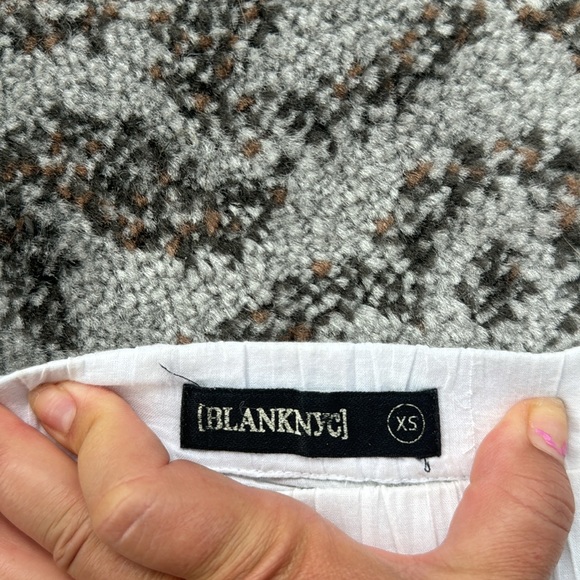 Blank NYC Off Shoulder Embroidered Blouse White XS - Picture 5 of 8